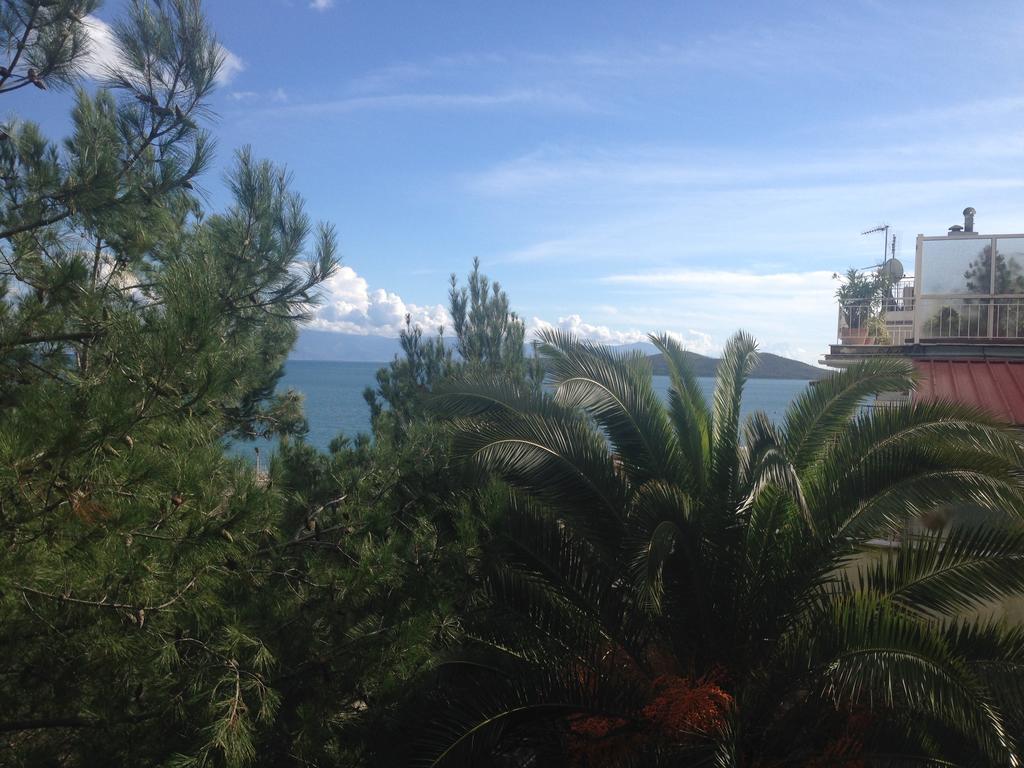 Nea Peramos Large Apartment Near The Beach Стая снимка